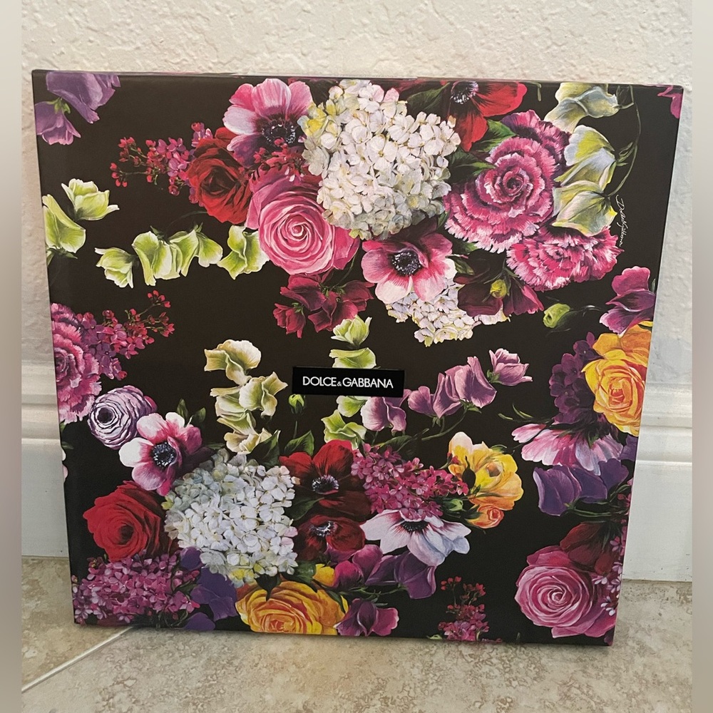 Dolce and Gabbana Gift box with tissue